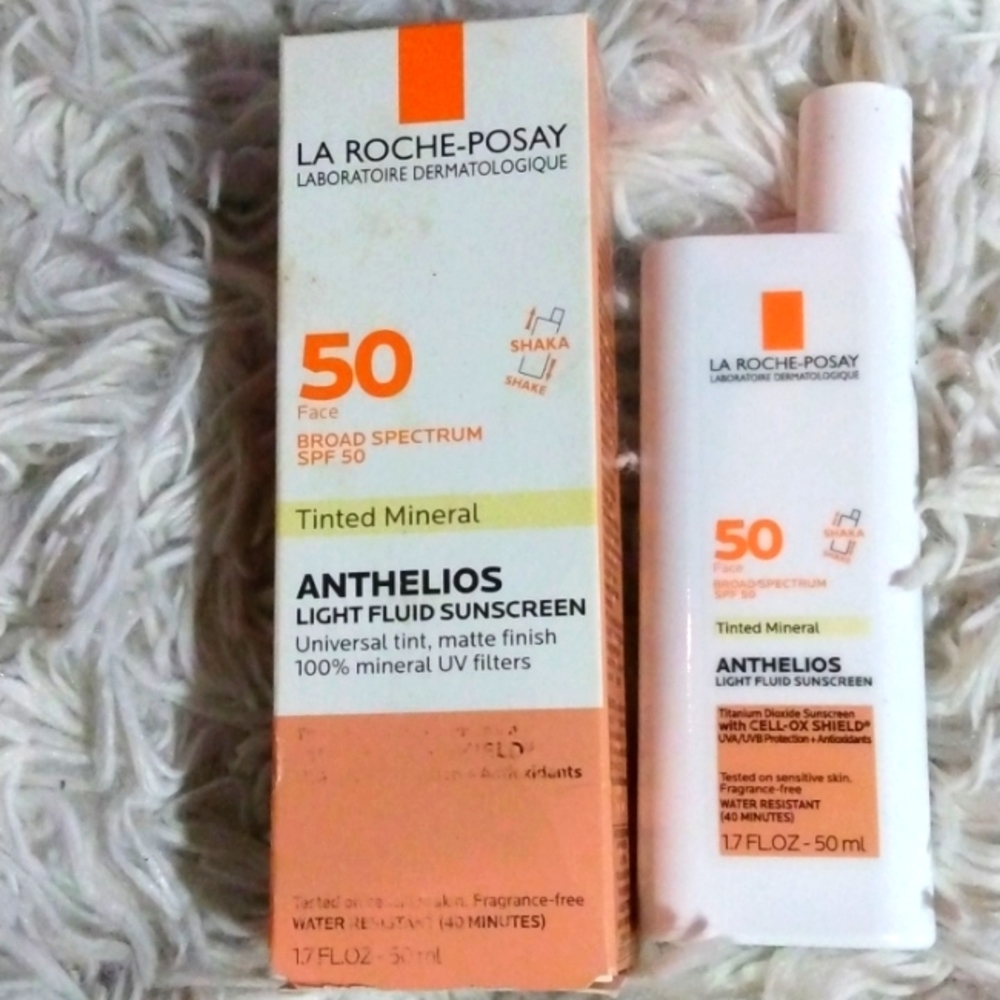 LA ROCHE POSAY TINTED ANTHELIOS 50 MINERAL SPF 50 1.7OZ - Picture 2 of 4